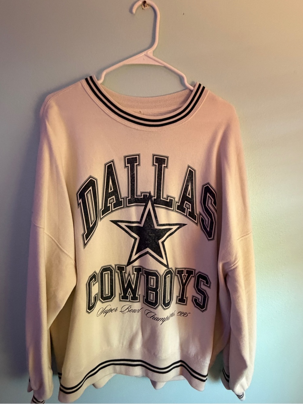 Abercrombie & Fitch Cream Dallas Cowboys Graphic Crew Sweater